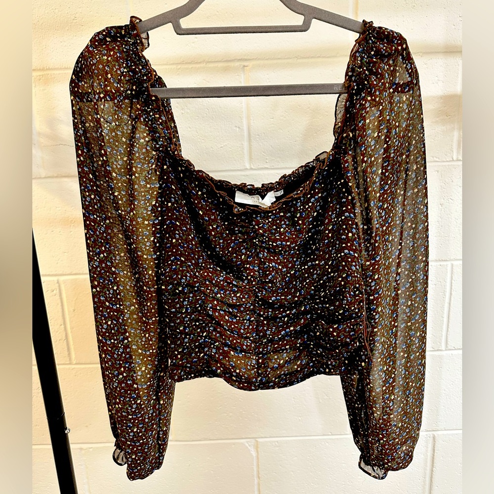 NWT ASTR the label blouse with ruched torso and floral pattern